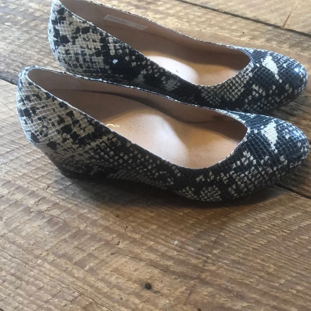 Vionic Antonia snakeskin wedge 7